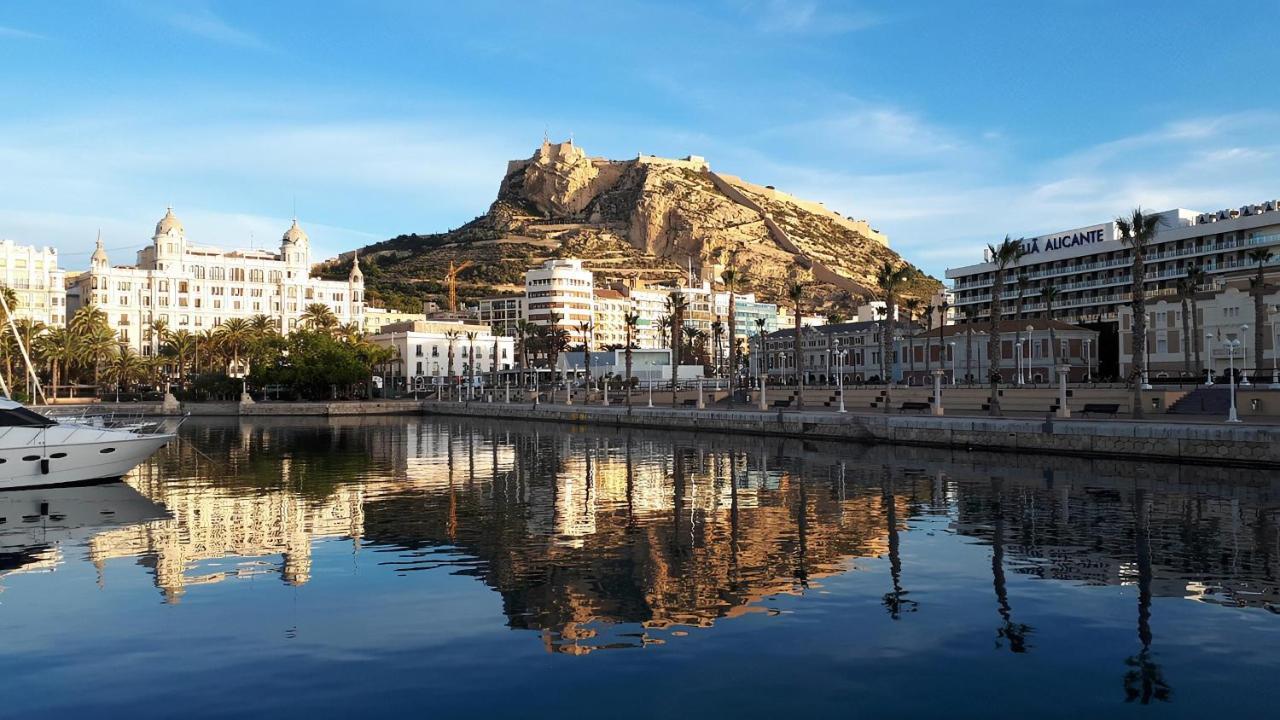 Town Hall Suite Alicante Eksteriør bilde